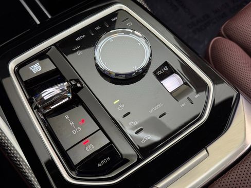 Used 2025 BMW 740i w/ Premium Package image 36