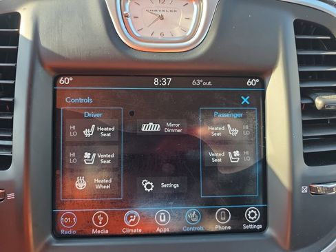 Used 2018 Chrysler 300 Limited AWD/4WD image 28