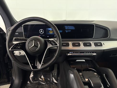 Certified 2025 Mercedes-Benz GLS 450 4MATIC image 3