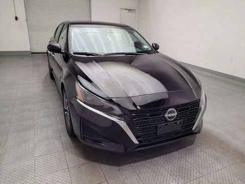 Used 2025 Nissan Altima 2.5 SV FWD image 14