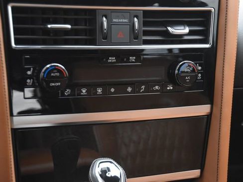 Used 2024 INFINITI QX80 Sensory w/ All-Season Package image 40