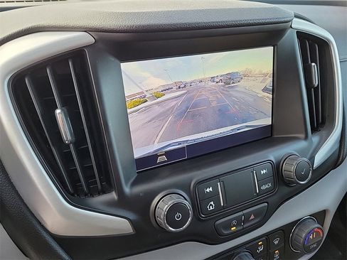 Used 2024 GMC Terrain SLT image 26