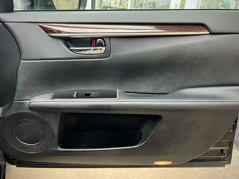 Used 2017 Lexus ES 350 w/ Luxury Package image 30