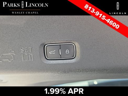 Certified 2025 Lincoln Navigator Reserve AWD/4WD image 10