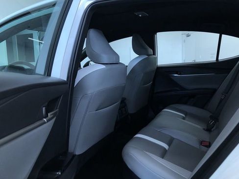 Used 2025 Toyota Camry SE image 12