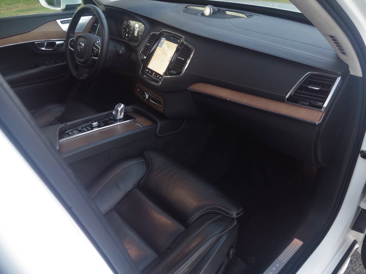 Used 2017 Volvo XC90 T8 Inscription w/ Luxury Package AWD/4WD image 19