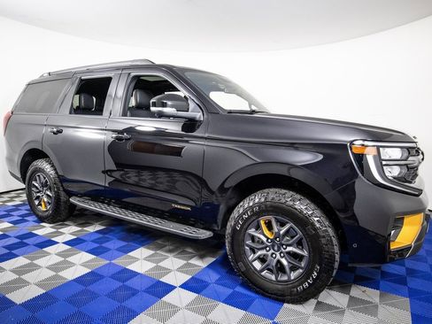 Used 2025 Ford Expedition Tremor image 3