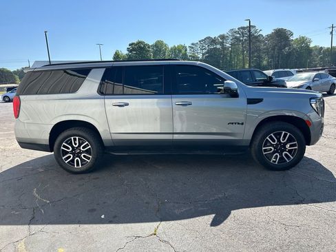 Used 2024 GMC Yukon XL AT4 w/ Technology Package AWD/4WD image 5
