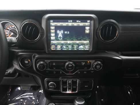 Used 2023 Jeep Gladiator Overland AWD/4WD image 19