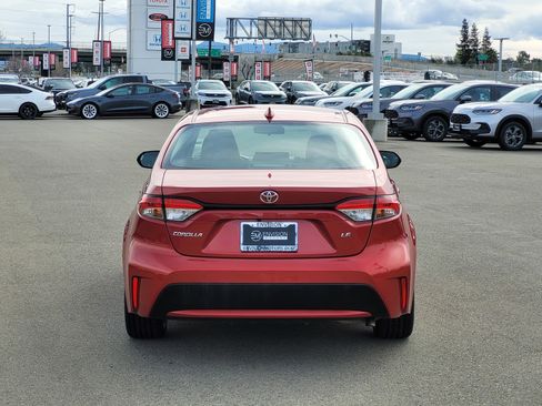 Used 2021 Toyota Corolla LE image 5