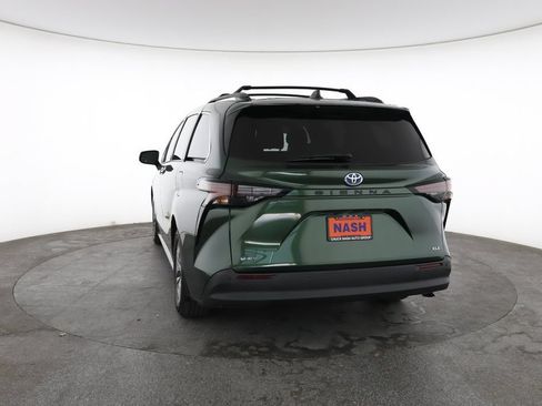 Used 2025 Toyota Sienna XLE FWD image 10