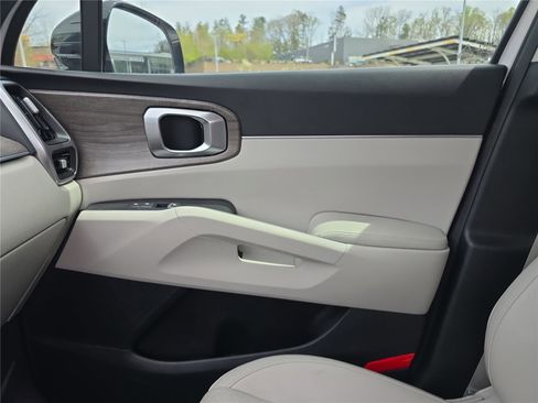 Used 2022 Kia Sorento EX w/ Panoramic Sunroof Package FWD image 23
