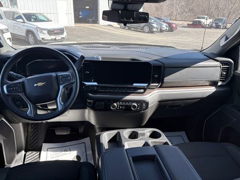 Used 2025 Chevrolet Silverado 1500 LT image 13