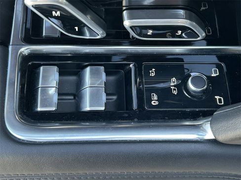 Used 2023 Land Rover Range Rover SE image 26