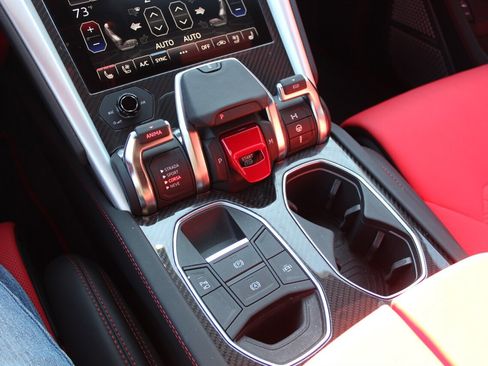 Used 2019 Lamborghini Urus image 9