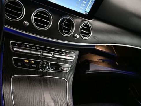Used 2019 Mercedes-Benz E 300 4MATIC image 15