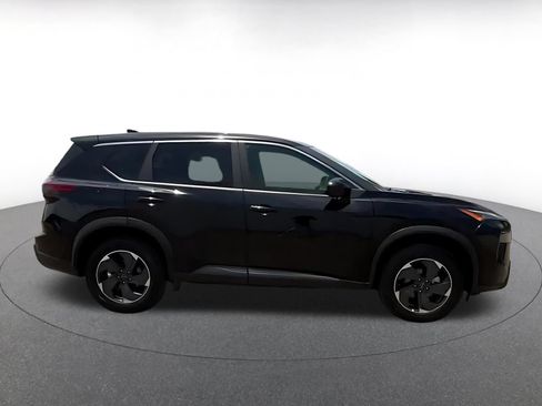 Used 2025 Nissan Rogue SV FWD image 9