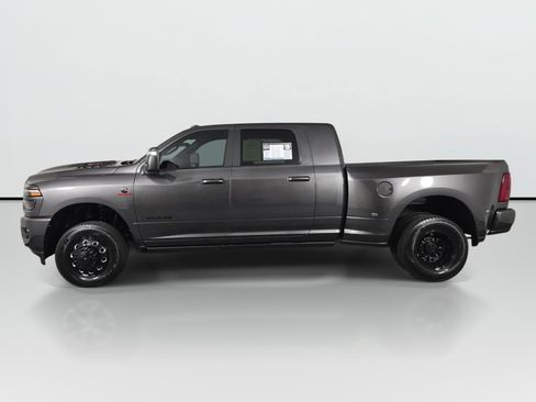 Used 2025 RAM 3500 Laramie AWD/4WD image 2