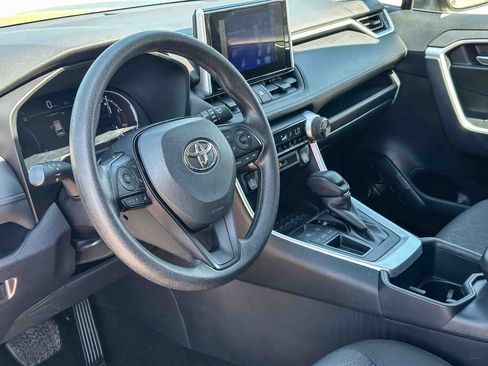 Used 2025 Toyota RAV4 XLE image 12