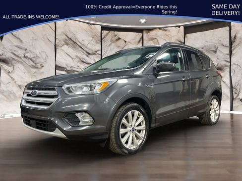 Used 2019 Ford Escape SEL image 1