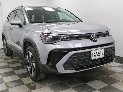 New 2025 Volkswagen Taos SE image 2