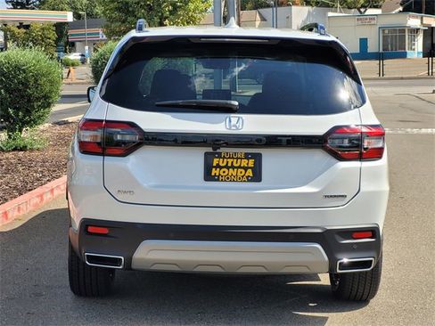 New 2025 Honda Pilot Touring image 6