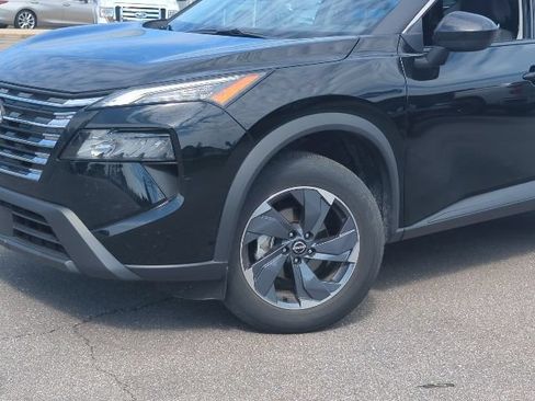 Used 2026 Nissan Rogue SV FWD image 2