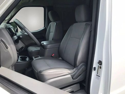 Used 2018 Nissan NV 2500 SV w/ Navigation Package RWD image 2