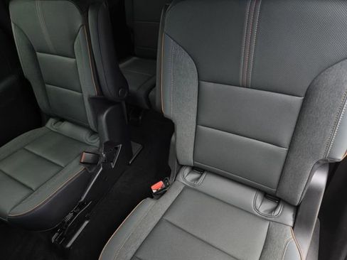Used 2025 GMC Acadia AT4 AWD/4WD image 14