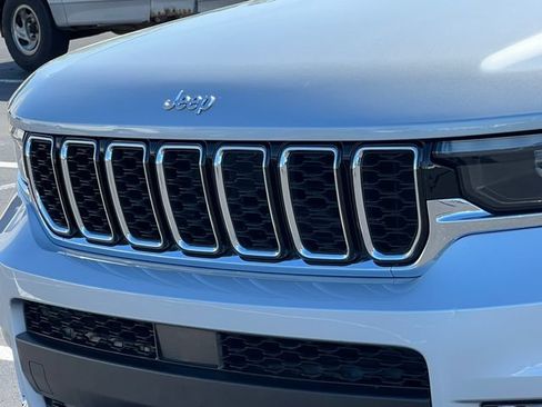 Used 2023 Jeep Grand Cherokee L Limited AWD/4WD image 47