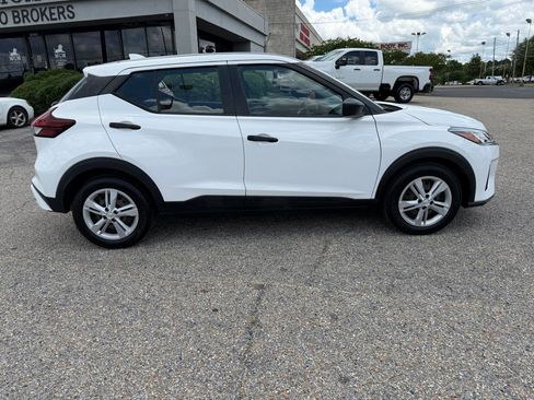 Used 2021 Nissan Kicks S FWD image 39