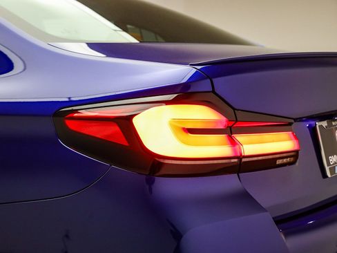 Certified 2022 BMW M5 w/ Executive Package image 12