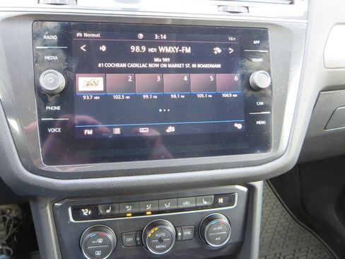 Used 2020 Volkswagen Tiguan SE w/ Panoramic Sunroof Package AWD/4WD image 30