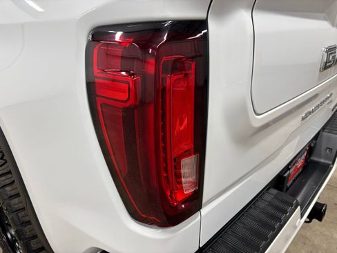 Used 2021 GMC Sierra 1500 AT4 w/ AT4 Value Package AWD/4WD image 7