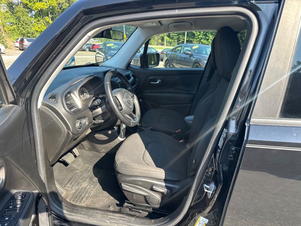 Used 2017 Jeep Renegade Altitude FWD image 11
