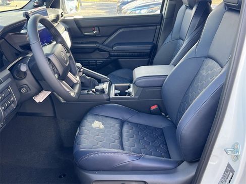 Used 2025 Toyota 4Runner TRD Off-Road image 7