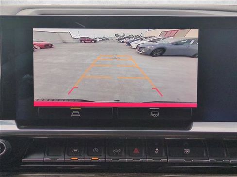 Used 2023 Chevrolet Silverado 1500 LT image 12