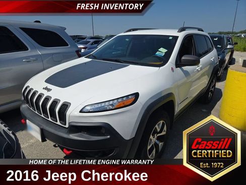 Used 2016 Jeep Cherokee Trailhawk w/ Leather Interior Group AWD/4WD image 1