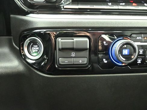 Used 2024 Chevrolet Silverado 3500 LTZ image 31