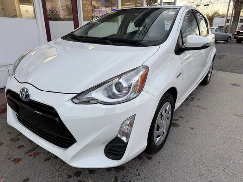 Used 2016 Toyota Prius C Three image 3