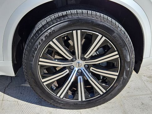 Used 2024 Volvo XC90 B5 Core w/ Climate Package image 8