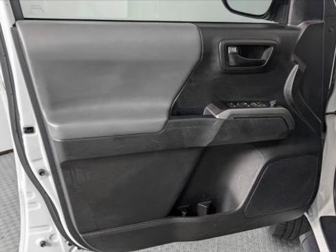 Used 2022 Toyota Tacoma SR5 RWD image 13