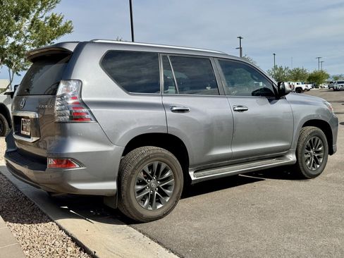 Used 2021 Lexus GX 460 Premium w/ Premium Package image 3
