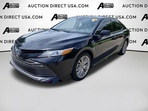 Used 2020 Toyota Camry XLE w/ Sunroof Package FWD image 1