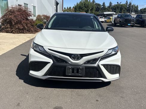 Used 2022 Toyota Camry XSE FWD image 8