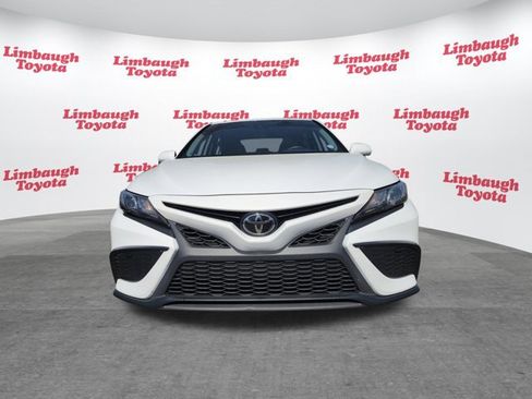 Used 2022 Toyota Camry SE image 18