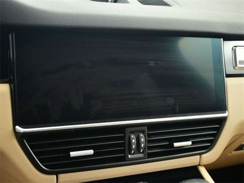 Used 2023 Porsche Cayenne S Platinum w/ Assistance Package image 26