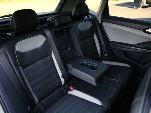 Used 2022 Volkswagen Taos SEL w/ Panoramic Sunroof Package AWD/4WD image 16
