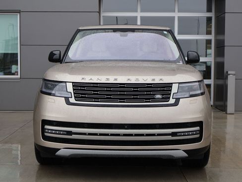 Used 2023 Land Rover Range Rover SE image 2