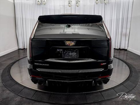 Used 2025 Cadillac Escalade ESV V AWD/4WD image 11